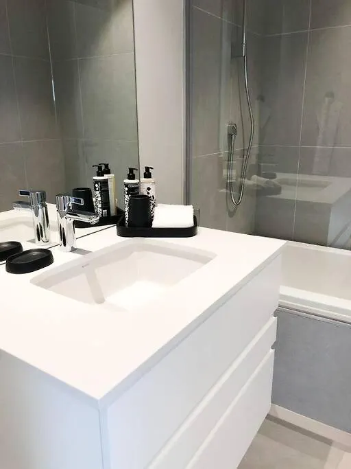 Axis-Luxury Two Bedroom With Ocean And Mountain Views - 3 Cape Town Apartment