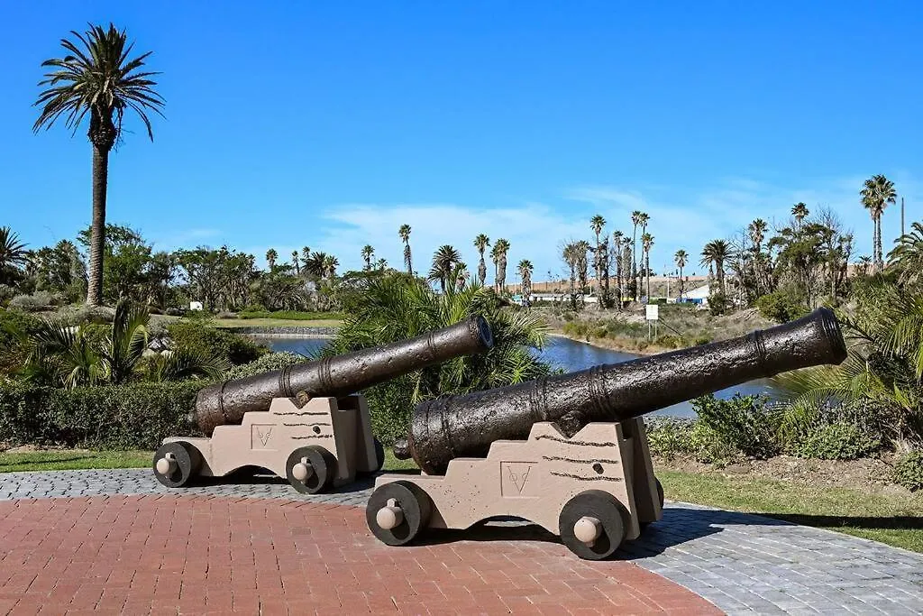 Axis-Luxury Two Bedroom With Ocean And Mountain Views - 3 Cape Town